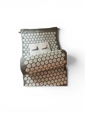 GAIAM Gray Acupressure Mat and Pillow Set with White Pressure Discs